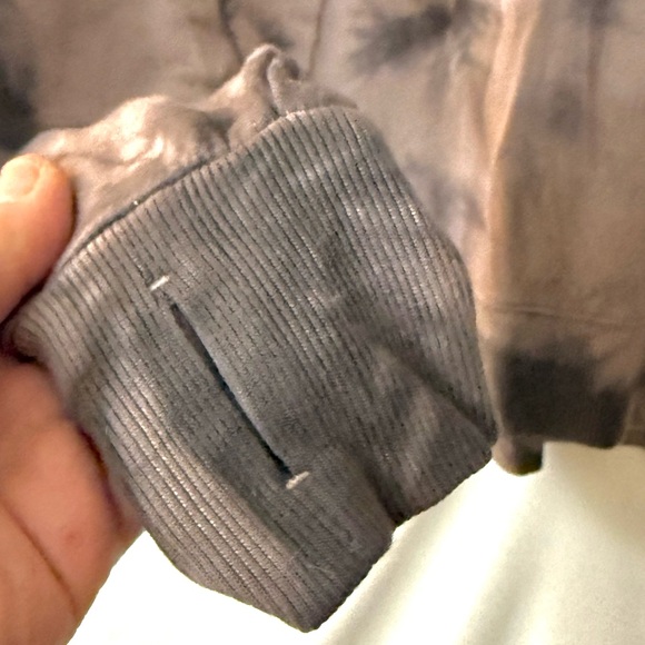 JoyLab Tie Dye Lightweight Sweatshirt With Thumb Holes And Side Slit Size XS - Picture 2 of 9